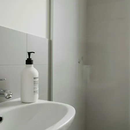 Apartamento Stylish Persian Blue With Private Bath And Wifi Trieste